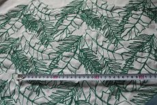 画像6: 【日本製】刺繍レース生地　約120cm×約8ｍ　ジャングル葉っぱ柄みどりの刺繍糸 (6)