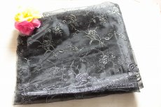 画像1: 【日本製】刺繍レース生地　約45cm×約80cｍ　薔薇柄　ブラックシルバー (1)