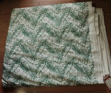 画像1: 【日本製】刺繍レース生地　約120cm×約8ｍ　ジャングル葉っぱ柄みどりの刺繍糸 (1)
