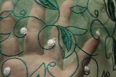 画像6: 【日本製】刺繍レース生地　約70cm×約1.2m　グリーンのチュールネットに鈴蘭の刺繍 (6)