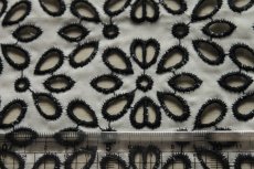 画像5: 刺繍レース生地　約70cm×約1ｍ　花火柄　花柄　ホワイトブラック (5)