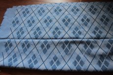 画像7: 【日本製】刺繍レース生地　約70cm×約1.3ｍ　グレーの刺繍糸ダイヤ柄さわやかブルー刺繍生地 (7)