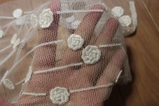 画像5: 【日本製】薔薇ケミカルモチーフつけられた刺繍レース　オフホワイト　20cm×1ｍ (5)