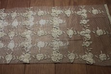 画像1: 【日本製】ゴールド薔薇柄刺繍レース　20cm×40ｃｍ (1)
