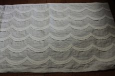 画像1: 2重ガーゼ　スカラ柄　オフホワイト　25ｃｍ×50ｃｍ (1)