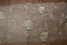 画像2: ゴールド薔薇柄刺繍レース　18cm×70ｃｍ (2)