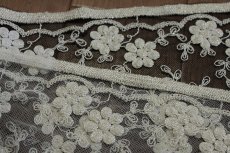 画像2: 【日本製】ゴールドの刺繍花柄刺繍レース　計1ｍ　 (2)