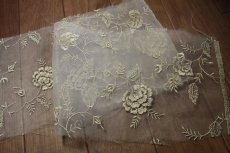 画像1: ゴールド薔薇柄刺繍レース　18cm×70ｃｍ (1)