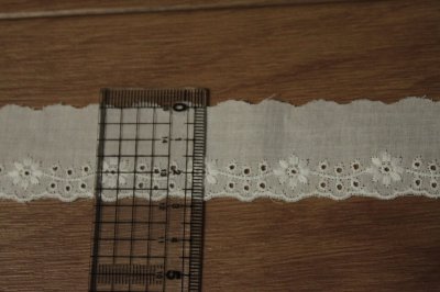画像1: 【綺麗な日本製】6ｍ巻！幅2.8cm小花綿レース　オフホワイト業販向けレース