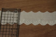 画像3: 【綺麗な日本製】6ｍ巻！幅2.3cm小花綿レース　ホワイト業販向けレース (3)