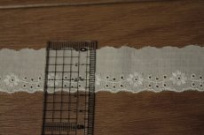画像4: 【綺麗な日本製】6ｍ巻！幅2.8cm小花綿レース　オフホワイト業販向けレース (4)