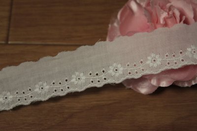 画像3: 【綺麗な日本製】6ｍ巻！幅2.8cm小花綿レース　オフホワイト業販向けレース
