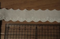 画像4: 【綺麗な日本製】6ｍ巻！幅2.3cm小花綿レース　ホワイト業販向けレース (4)