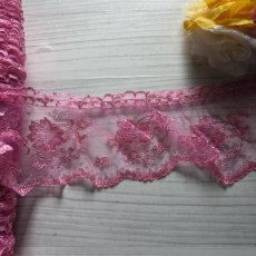 画像1: 日本製ラッセルフリルレース　可愛いピンク色　7ｃｍ薔薇柄　 (1)