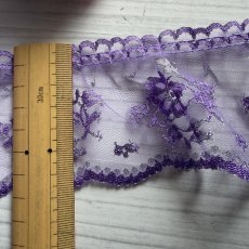 画像2: 日本製ラッセルフリルレース　ノーブルなパープル色　7ｃｍ薔薇柄　 (2)