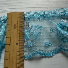 画像2: 日本製ラッセルフリルレース　スカイブルー　7ｃｍ薔薇柄　 (2)