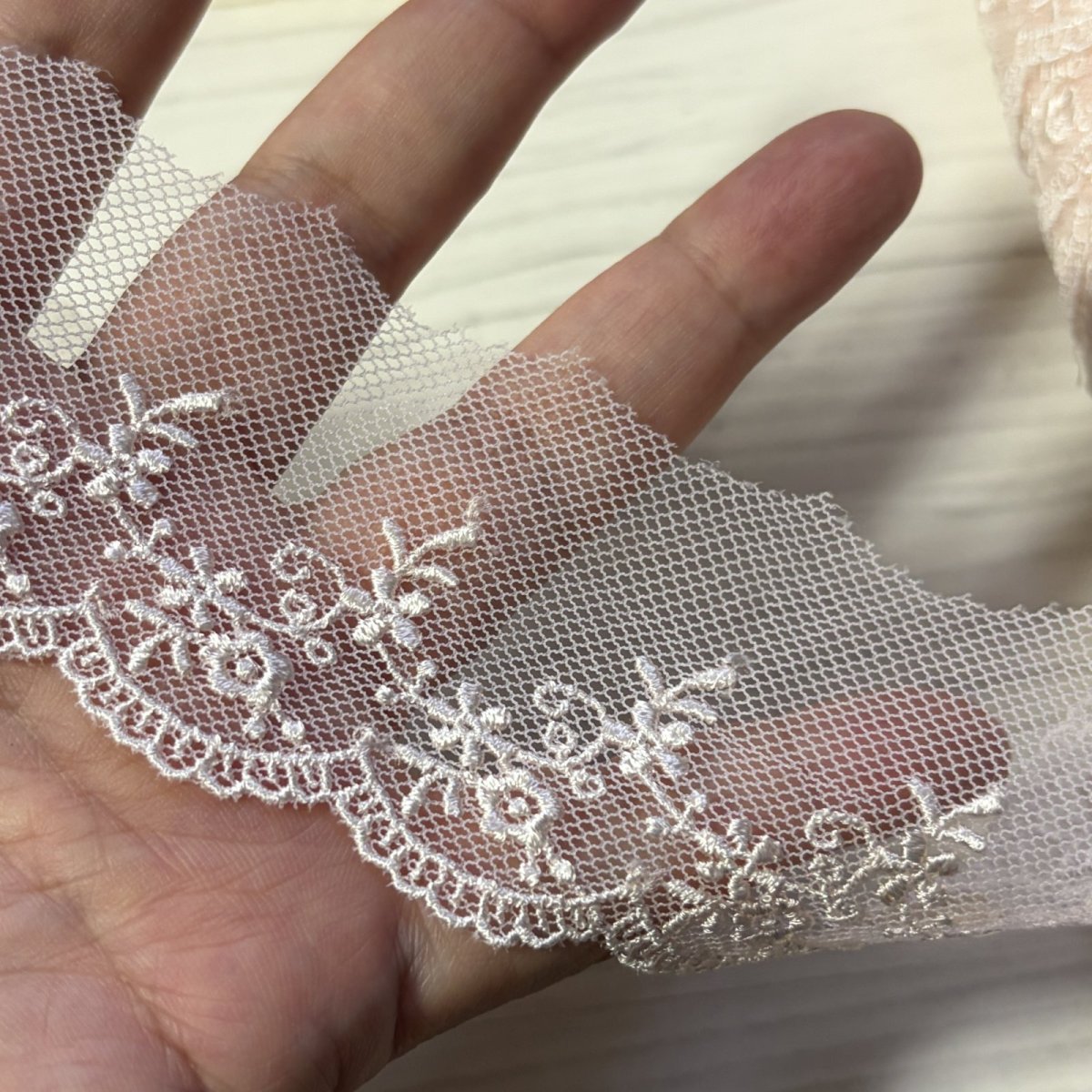 画像4: 【日本製】チュールレース　ピーチ色　幅4.5cm可愛い小花柄　 (4)