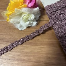 画像1: 【日本製】1ｍ！幅1ｃｍ薔薇のリボン風柄ケミカルレース　ブラウン　 (1)