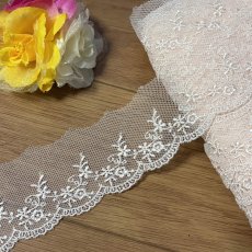 画像1: 【日本製】チュールレース　ピーチ色　幅4.5cm可愛い小花柄　 (1)
