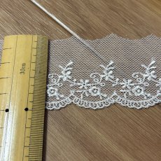 画像2: 【日本製】チュールレース　ピーチ色　幅4.5cm可愛い小花柄　 (2)