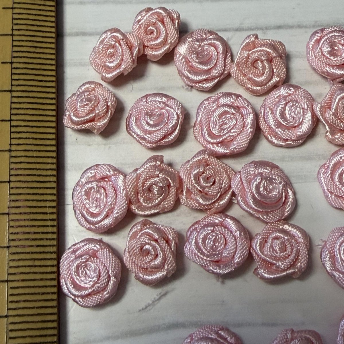 画像2: 23個セット！幅8ｍｍ薔薇モチーフ　ベビーピンク　ハンドメイドに (2)