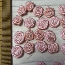 画像2: 23個セット！幅8ｍｍ薔薇モチーフ　ベビーピンク　ハンドメイドに (2)