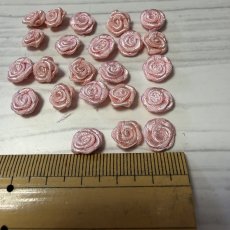 画像4: 23個セット！幅8ｍｍ薔薇モチーフ　ベビーピンク　ハンドメイドに (4)