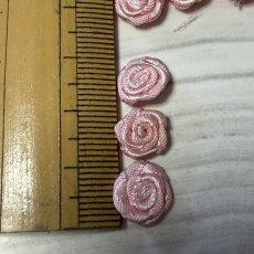 画像3: 23個セット！幅8ｍｍ薔薇モチーフ　ベビーピンク　ハンドメイドに (3)