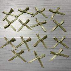 画像1: 15個セット！幅4cmリボンモチーフ　ウグイス色　ハンドメイドに (1)