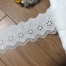画像1: 【安心の日本製】幅6cm小花綿レース　オフホワイト　割烹着レース (1)