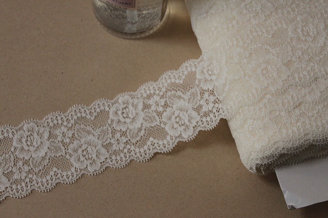 21年春夏再販 クリーム色薔薇刺繍幅広レース 人気カラー再販