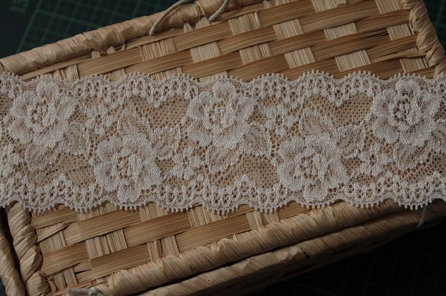 21年春夏再販 クリーム色薔薇刺繍幅広レース 人気カラー再販