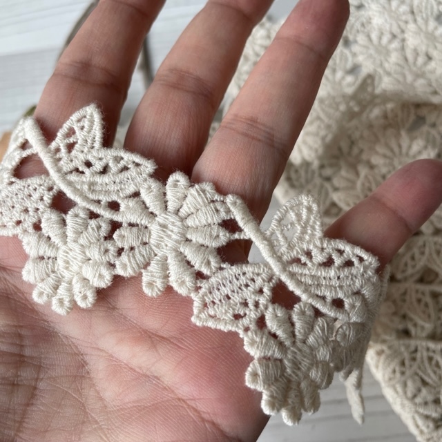 レースのお店 ななか ☆ケミカルレース オーガニックコットン 生成り 幅4.8cm お花モチーフ 1m巻 日本製