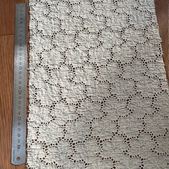 画像6: 350円!【日本製】刺繍レース生地 25cm×38cm シャーリング花柄 (6)