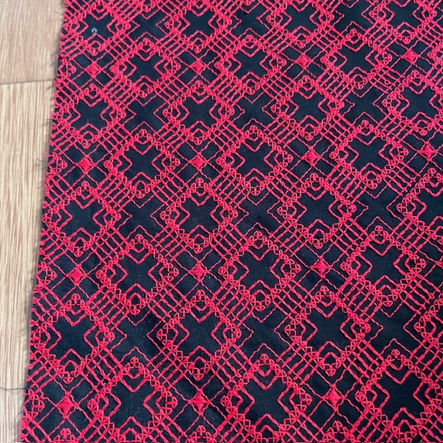 画像3: 350円!【日本製】刺繍レース生地 27cm×50cm 幾何学クロス柄 (3)