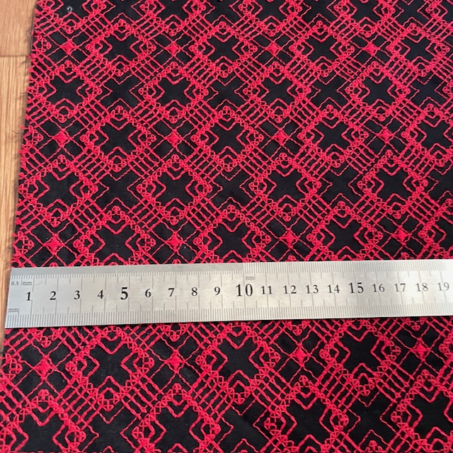 画像5: 350円!【日本製】刺繍レース生地 27cm×50cm 幾何学クロス柄 (5)